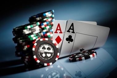 Live dealer performing card shuffle at Dragon Hatch table